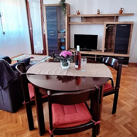 Apartment V&s *